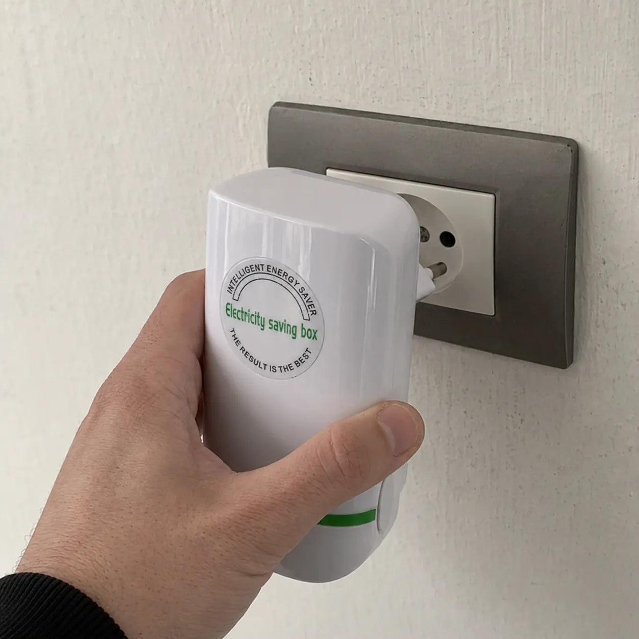 Energierekeningen en Energy Box op tafel
